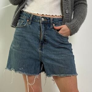 Dark wash cut off denim